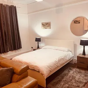 Modern Large Apartment London